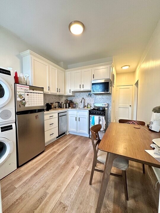 130 Fuller St, Unit 6 in Brookline, MA - Building Photo