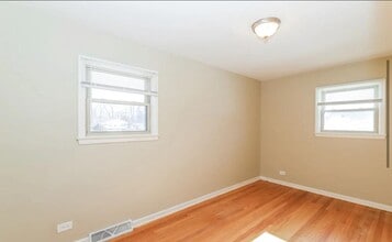 521 N Douglas Ave in Villa Park, IL - Building Photo - Building Photo