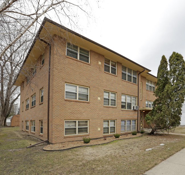 1330 St Clair Ave in St. Paul, MN - Building Photo - Building Photo