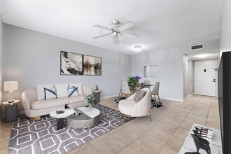 4354 NW 9th Ave in Pompano Beach, FL - Building Photo - Building Photo