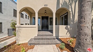 850 Serrano Pl in Los Angeles, CA - Building Photo - Building Photo