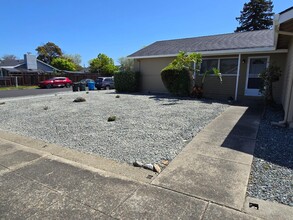 515 Marine View Ave in Belmont, CA - Foto de edificio - Building Photo