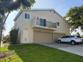 7781 Camino Glorita in San Diego, CA - Building Photo
