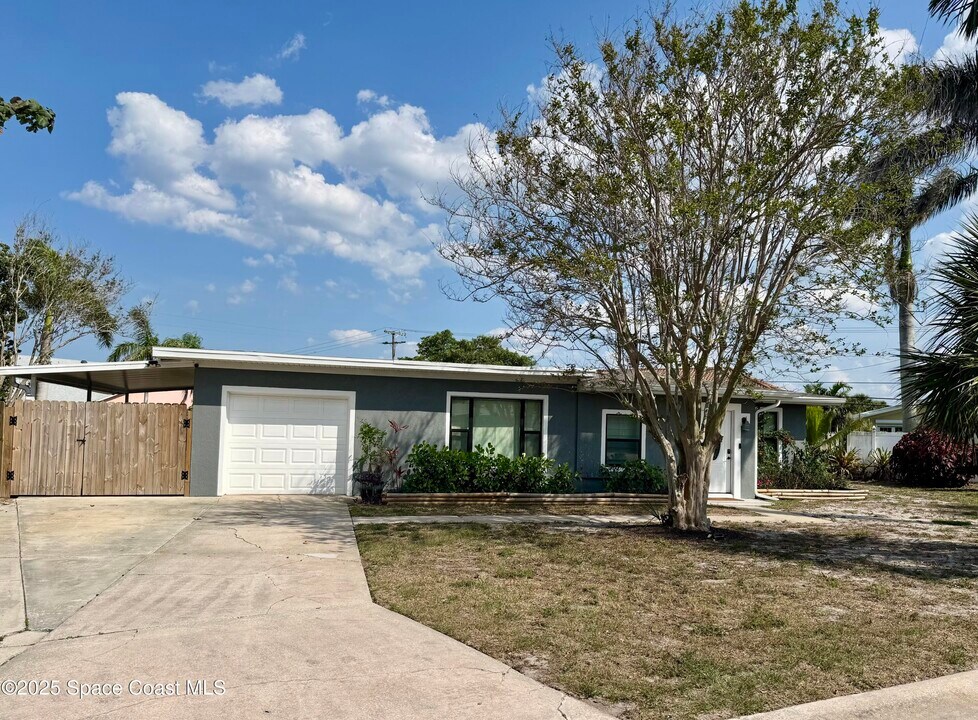 401 1st Ave in Satellite Beach, FL - Building Photo