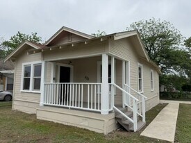 420 Clark Ave in San Antonio, TX - Building Photo