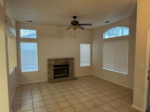 5449 W Ashland Ct in Visalia, CA - Building Photo - Building Photo