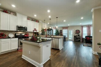 142 Danish Dr in Hutto, TX - Building Photo - Building Photo