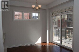 14 Whaley Ln in Hamilton, ON - Building Photo - Building Photo