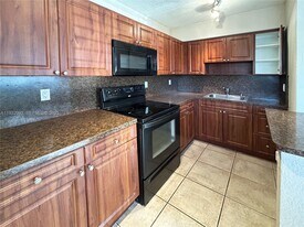 715 NE 6th St in Fort Lauderdale, FL - Building Photo