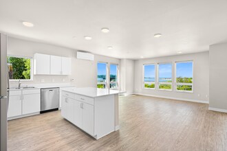 962 Peace Portal Dr in Blaine, WA - Foto de edificio - Building Photo