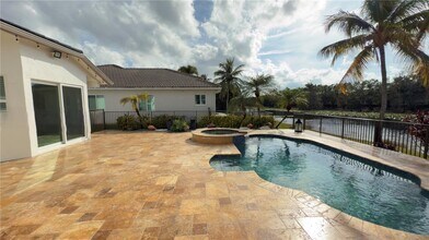 3763 Oak Ridge Cir in Weston, FL - Foto de edificio - Building Photo