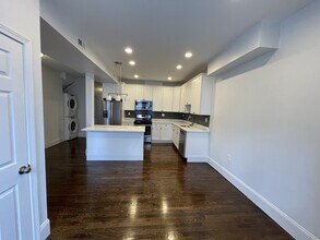 204 E Eagle St, Unit #1 in Boston, MA - Building Photo - Building Photo