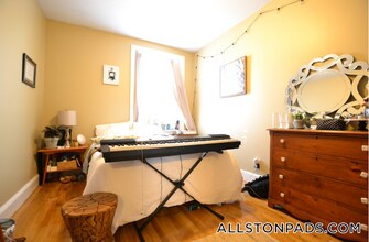 17 Highgate St in Boston, MA - Foto de edificio - Building Photo