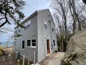 23 Park Pl in Calverton, NY - Building Photo - Building Photo