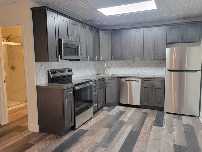 71 Bellevue Ave, Unit E in Penndel, PA - Foto de edificio - Building Photo