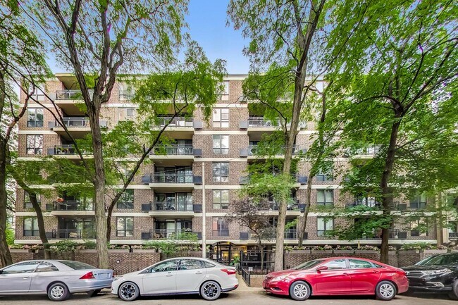 2600 N Hampden Ct-Unit -2E in Chicago, IL - Building Photo - Building Photo
