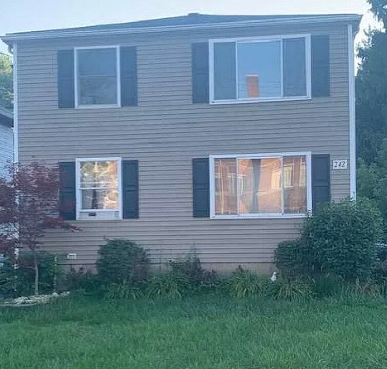 242 Delaware St, Unit Lower in Tonawanda, NY - Foto de edificio