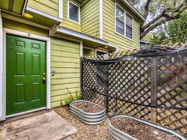 1612 Roberts Ave in Austin, TX - Building Photo - Building Photo