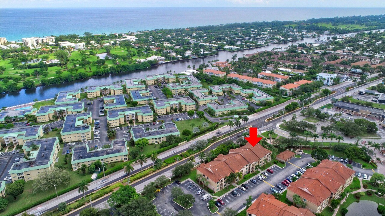 216 Villa Cir in Boynton Beach, FL - Building Photo