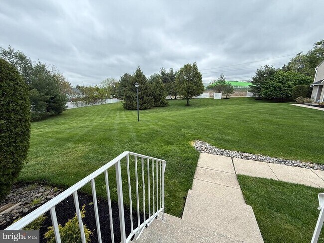 2605 Gramercy Way in Mount Laurel, NJ - Foto de edificio - Building Photo