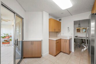 3871 Via Poinciana in Greenacres, FL - Building Photo - Building Photo