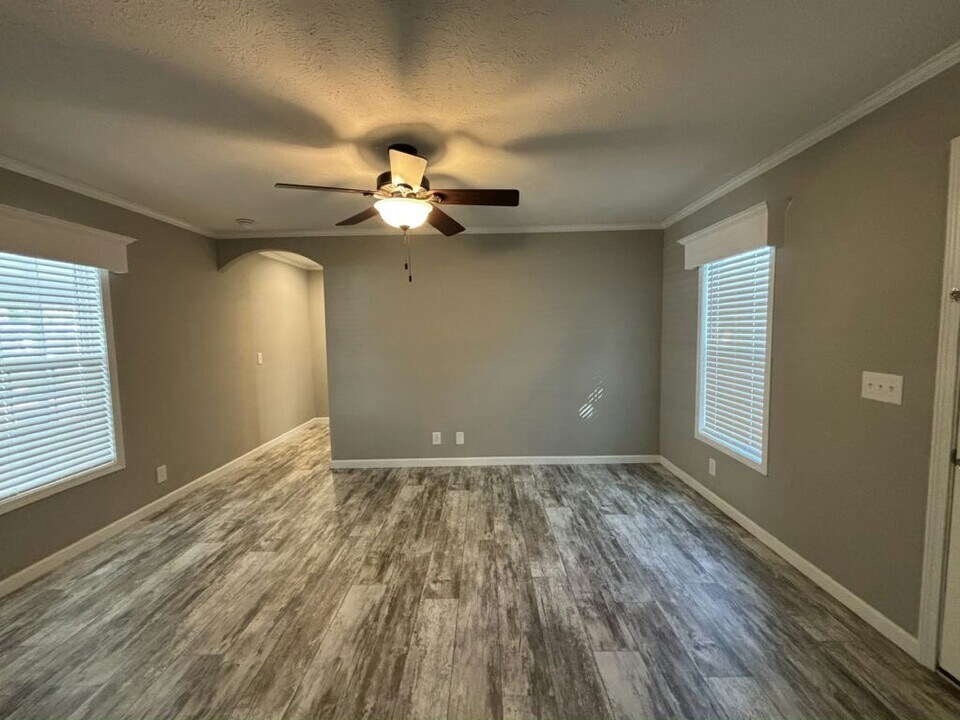 16 Glen Cove Ct in Daytona Beach, FL - Building Photo