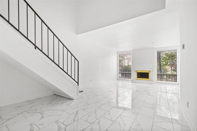 2409 Bering Dr in Houston, TX - Building Photo - Building Photo