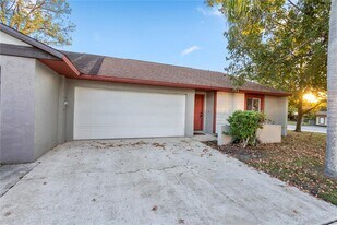 101 Edgewater Cir in Sanford, FL - Building Photo