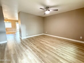 1902 E Sandra Terrace in Phoenix, AZ - Building Photo - Building Photo