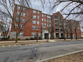 15 Harbor Point Blvd in Boston, MA - Building Photo