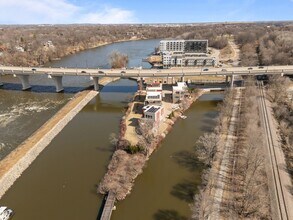1141 E Banta Ct, Unit 1 in Appleton, WI - Foto de edificio - Building Photo
