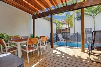 1610 SW 14th St in Miami, FL - Foto de edificio - Building Photo
