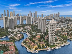 1000 W Island Blvd in Aventura, FL - Foto de edificio - Building Photo