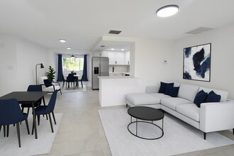 3633 Rock Royal Dr in Holiday, FL - Building Photo - Building Photo