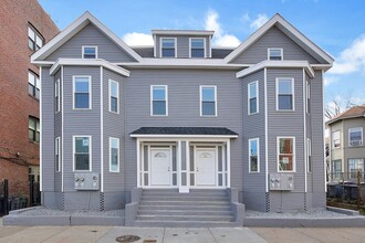 6 W Cottage St, Unit 2 in Boston, MA - Foto de edificio - Building Photo