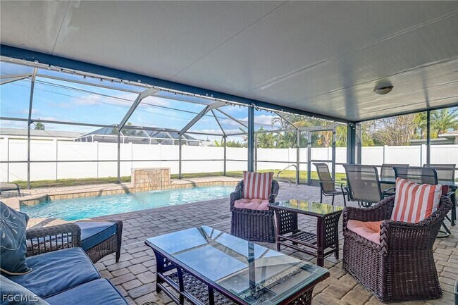 209 SE 44th Terrace in Cape Coral, FL - Foto de edificio - Building Photo