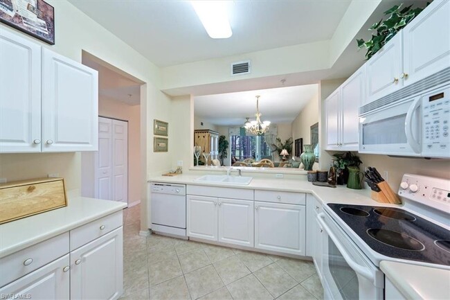 3981 Bishopwood Ct E, Unit 104 in Naples, FL - Building Photo - Building Photo