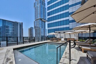 202 Nueces St in Austin, TX - Building Photo - Building Photo