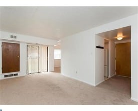 3301 Valley Dr, Unit 3301 in West Chester, PA - Foto de edificio - Building Photo