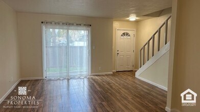 748 Laurel Ave in Sonoma, CA - Building Photo - Building Photo