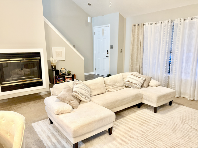 421 Woodview Ln in Hampton, VA - Building Photo - Building Photo