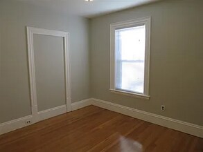 106 Highland Ave, Unit 2 in Somerville, MA - Building Photo - Building Photo