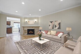 15457 Moorpark St, Unit 5 in Sherman Oaks, CA - Building Photo - Building Photo