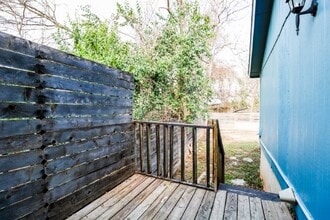 2301 Tern Cir in Austin, TX - Foto de edificio - Building Photo