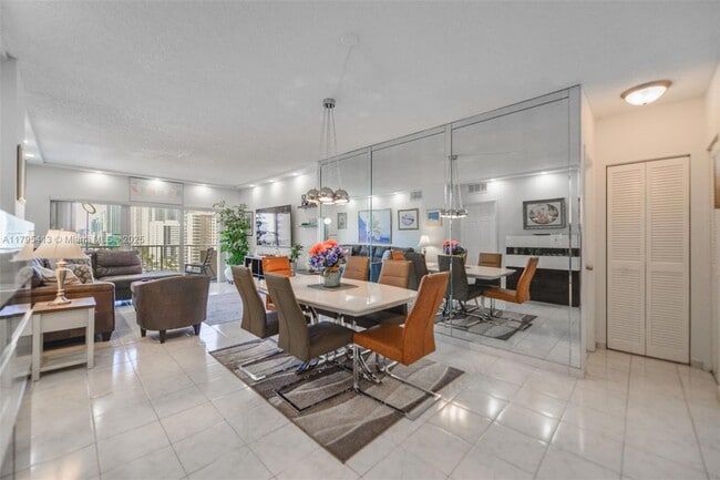1985 S Ocean Dr, Unit 11M in Hallandale Beach, FL - Building Photo - Building Photo