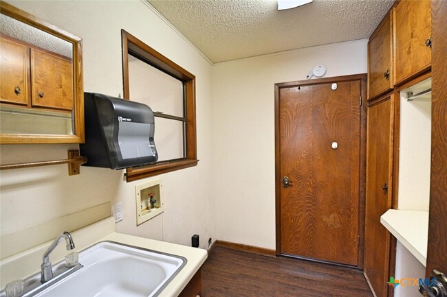 property at 1274 E Common St