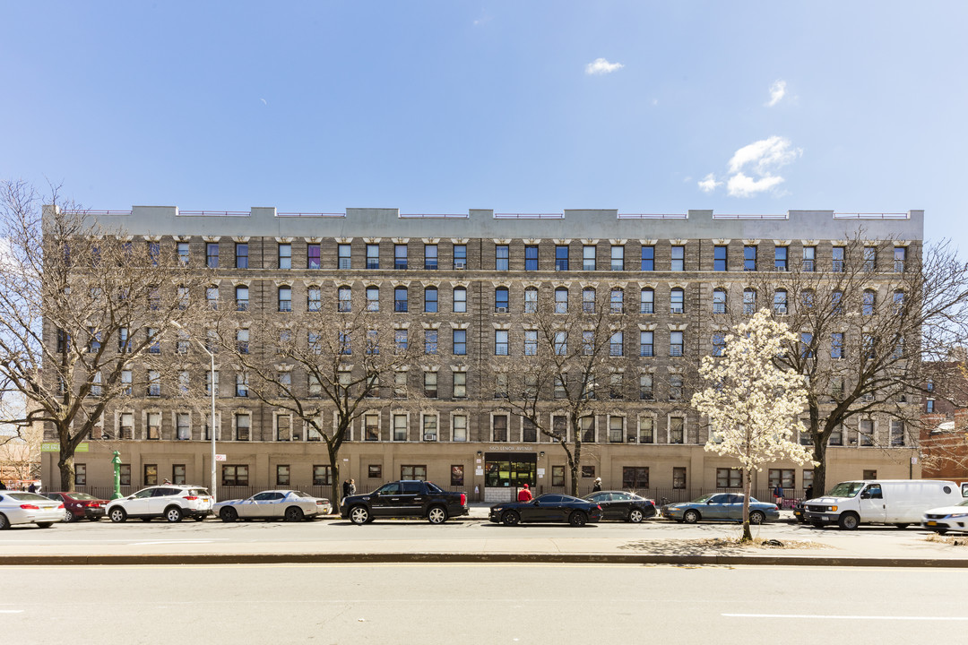 Harlen Housing in New York, NY - Building Photo