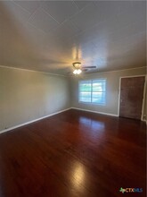 210 Maurine St in Cuero, TX - Building Photo - Building Photo