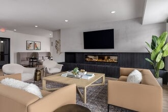 First & Banks in Rochester, MN - Foto de edificio - Building Photo