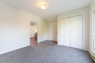 325 E 8th St, Unit 2 in Duluth, MN - Building Photo - Building Photo